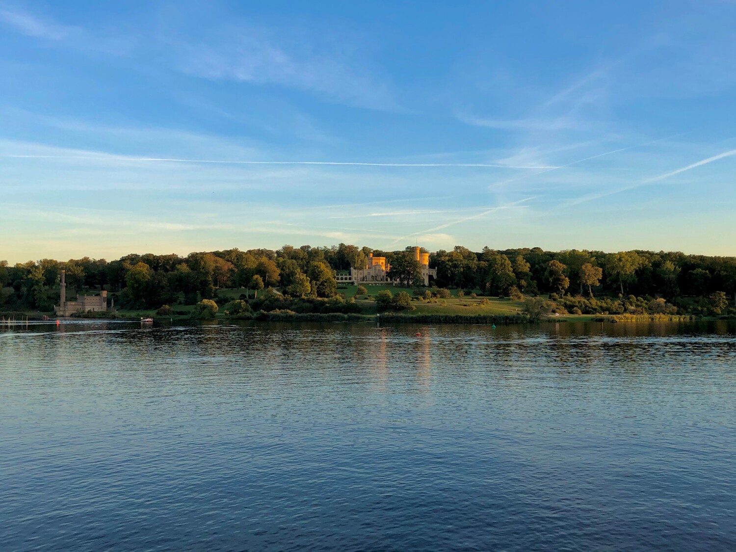 Blick auf die Potsdamer Seite mit dem Schloss Babelsberg (September 2020)