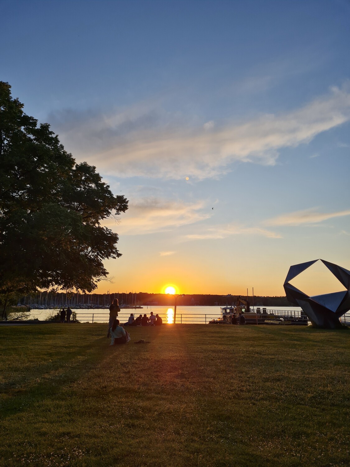 Blick von der Ronnebypromenade auf den Wannsee im Sonnenuntergang (Juni 2023)