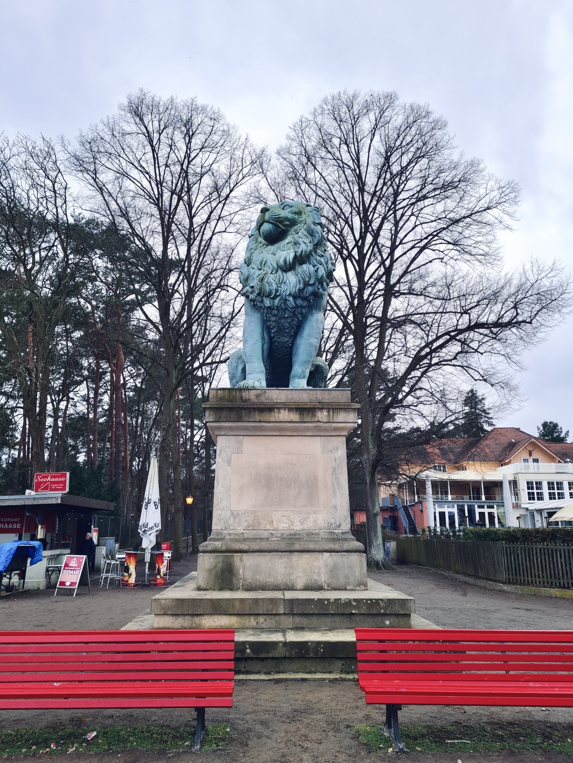 Der Flensburger Löwe blickt auf den Wannsee