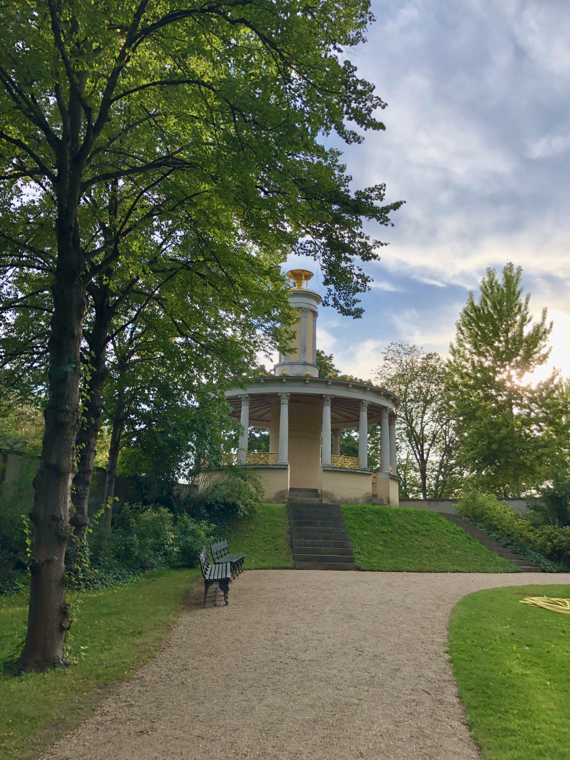 Schloss Glienicke - Große Neugierde im Sommer