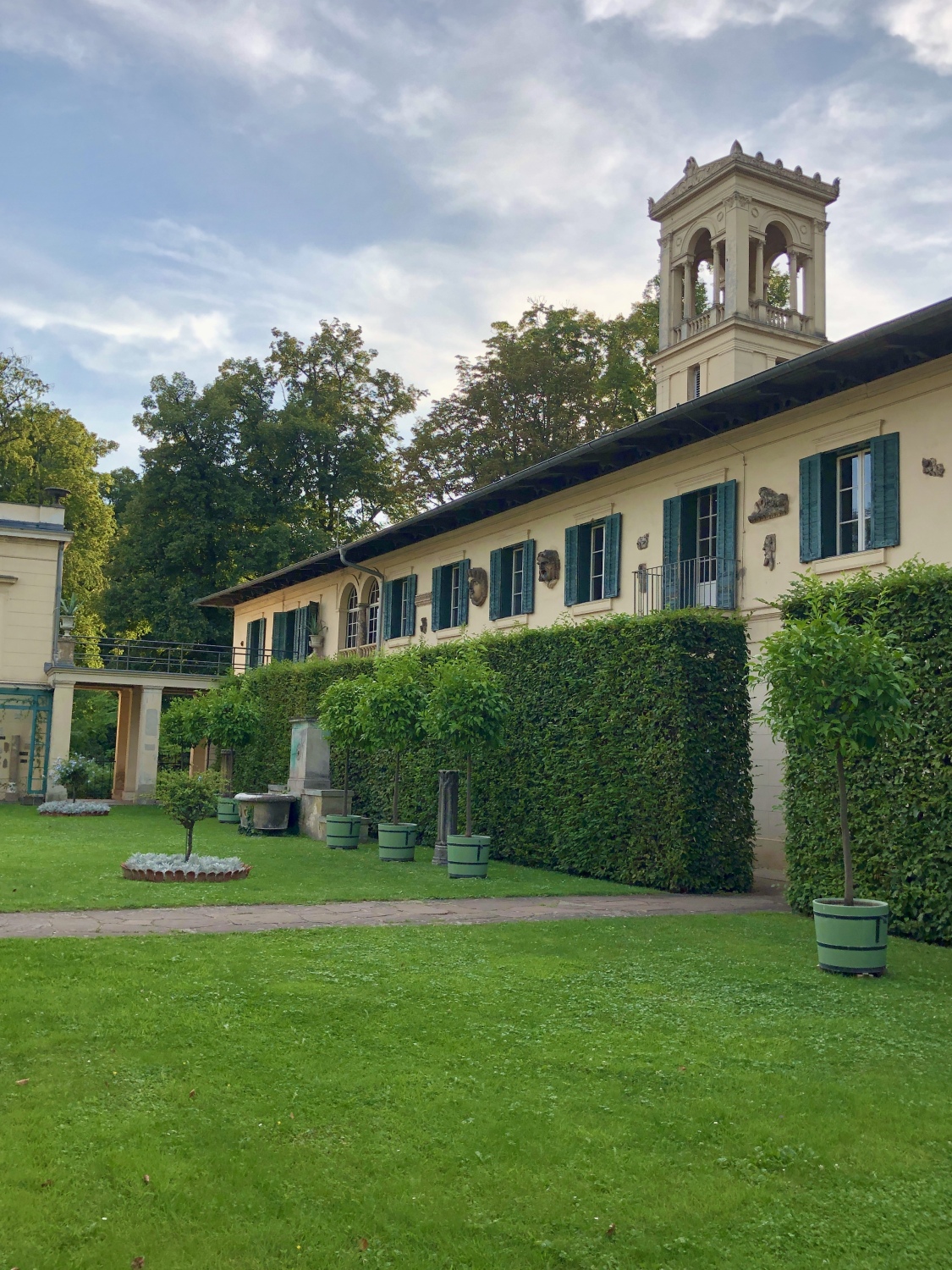 Schloss Glienicke - Hofansicht