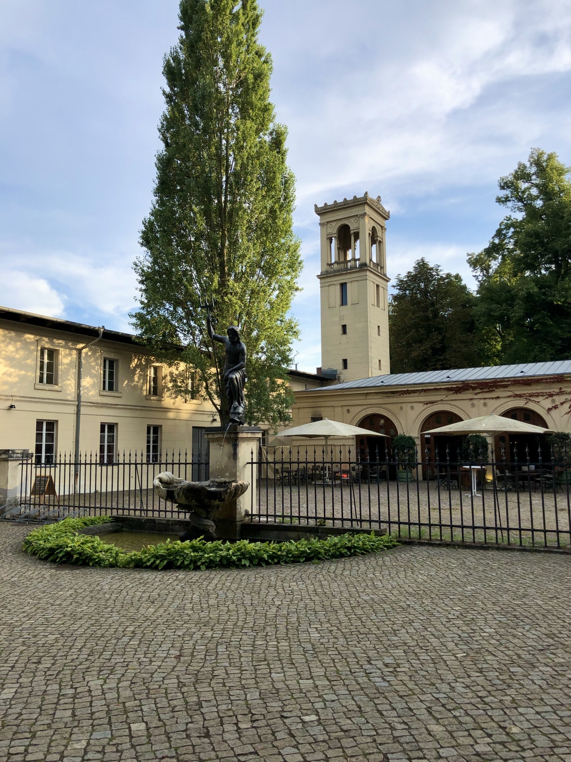 Schloss Glienicke - Vorderansicht