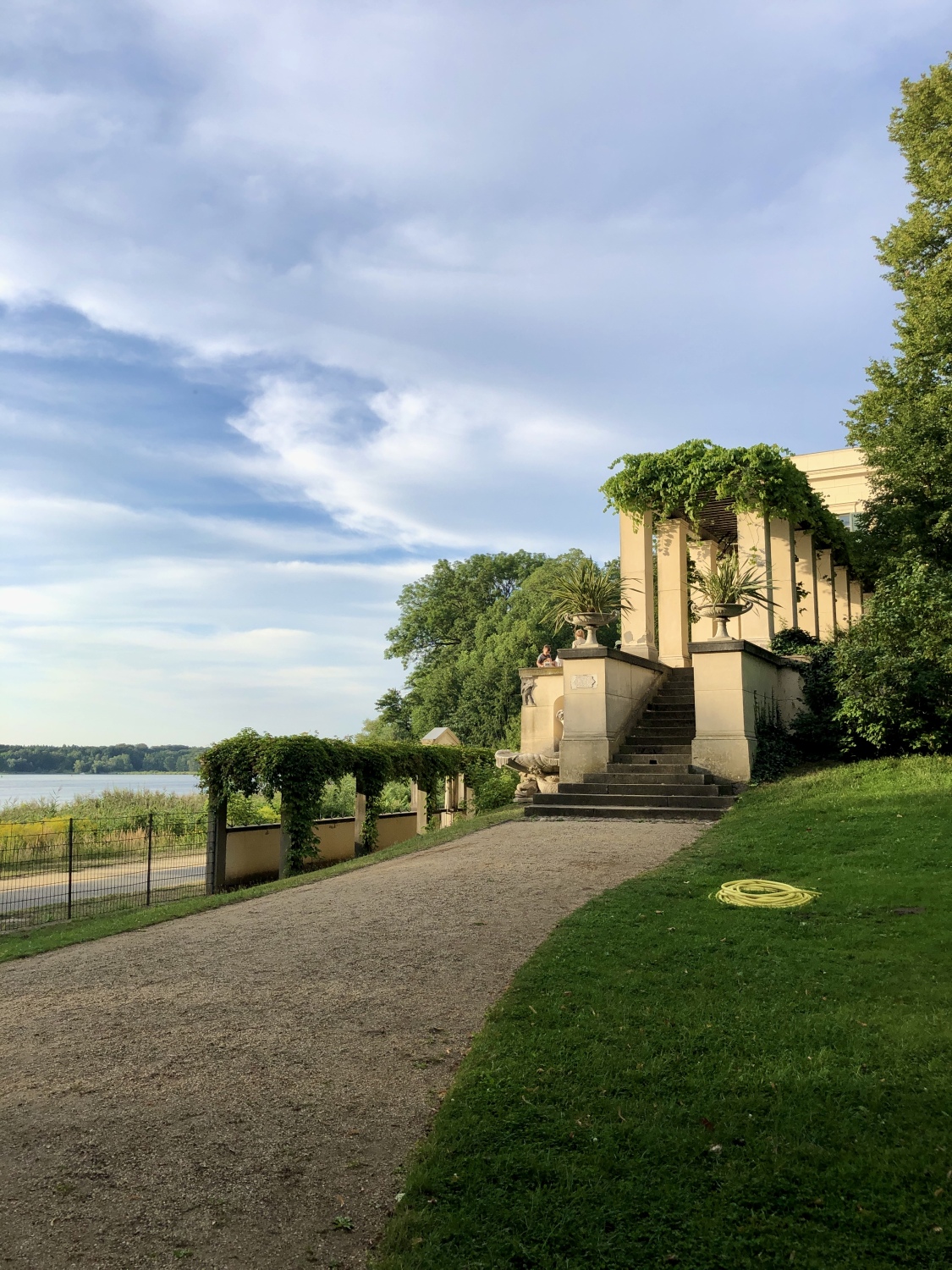 Schloss Glienicke - Weg zum Casino