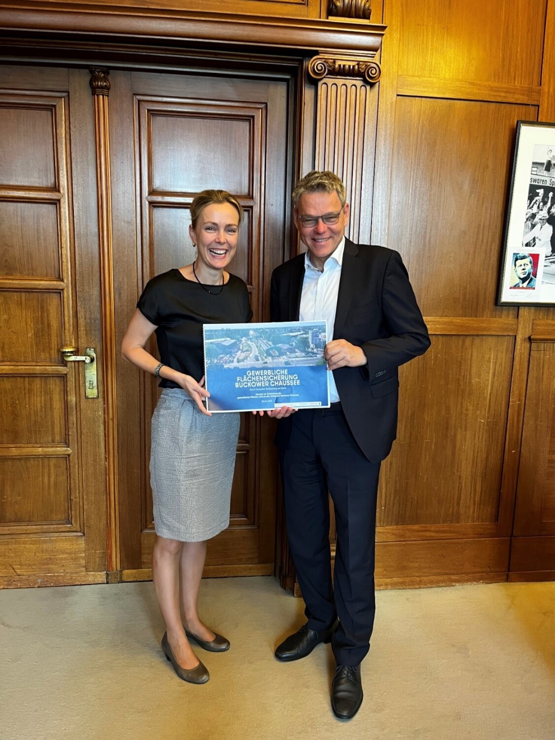 Senatorin Manja Schreiner Auf Kennenlern Tour In Tempelhof Schöneberg