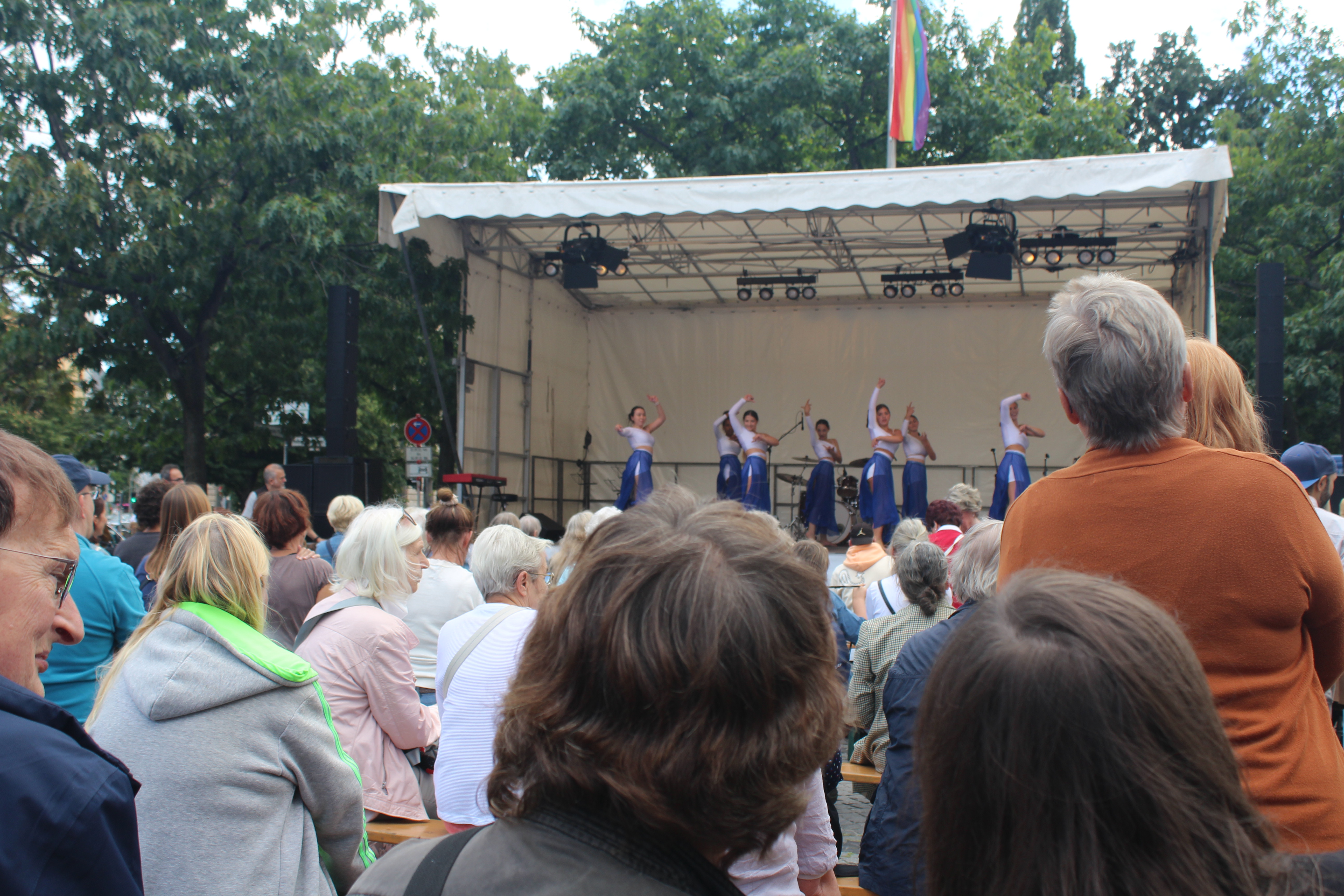 Tanzgruppe auf der Bühne