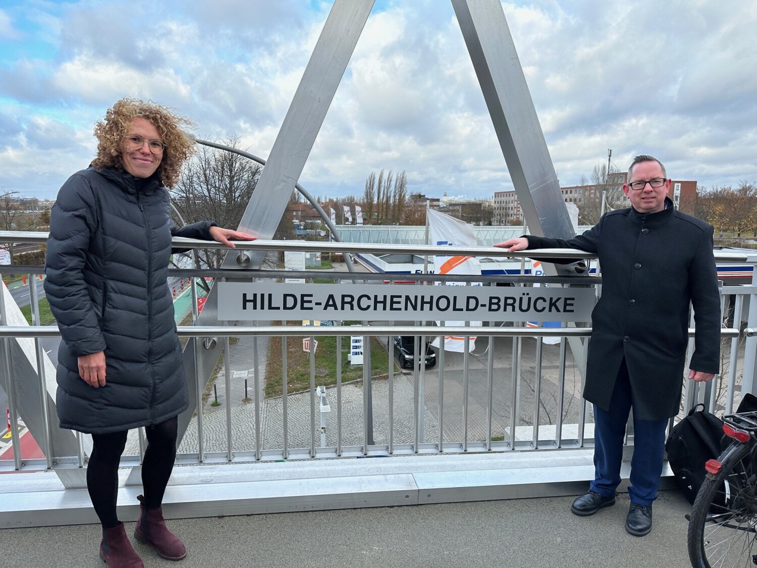 Rad- und Fußgehbrücke Hilde-Archenhold-Brücke mit Claudia Leistner und Oliver Igel