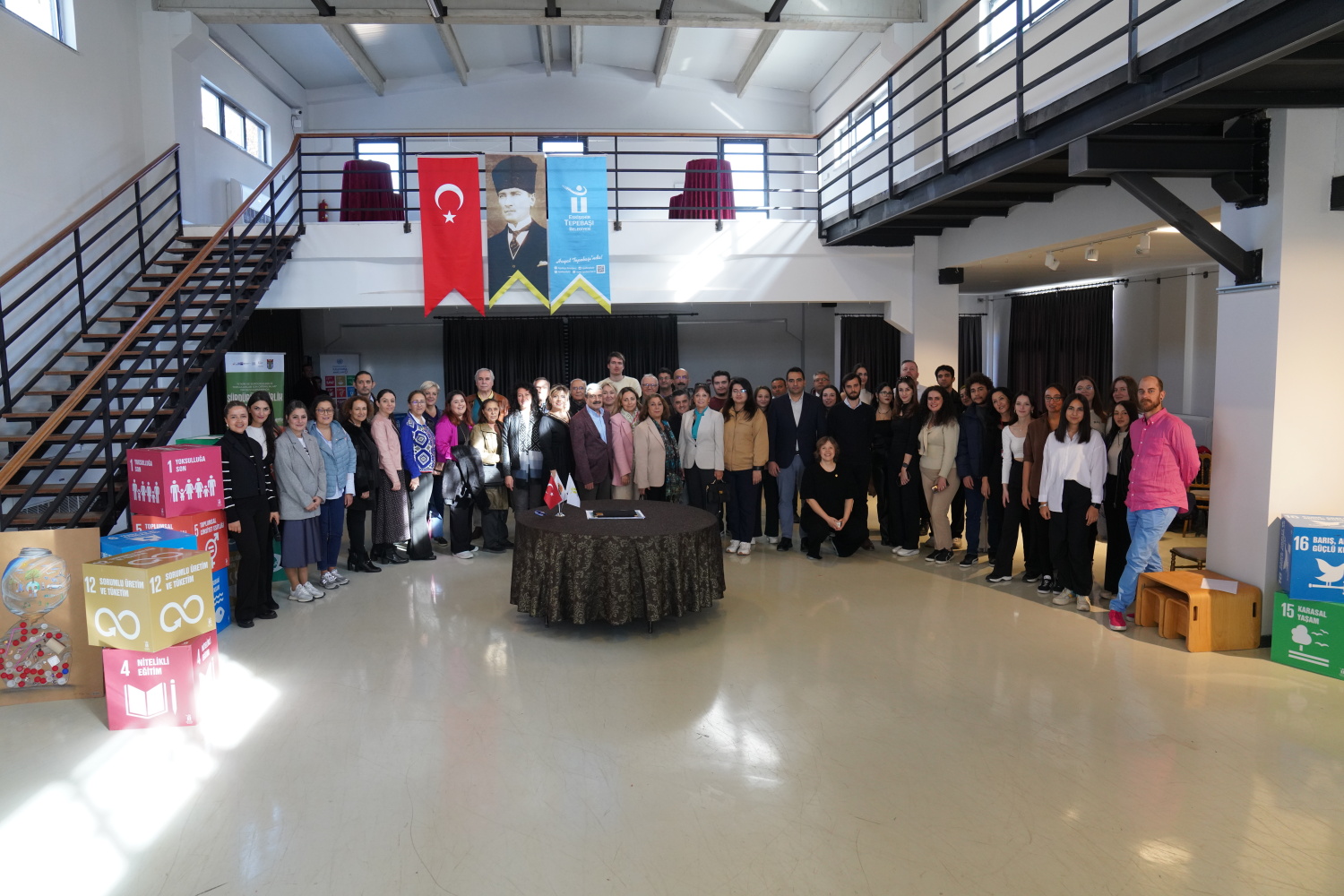 Gruppenbild Delegation Treptow-Köpenick und Akteurinnen der Partnerstadt Eskişehir-Tepebaşı