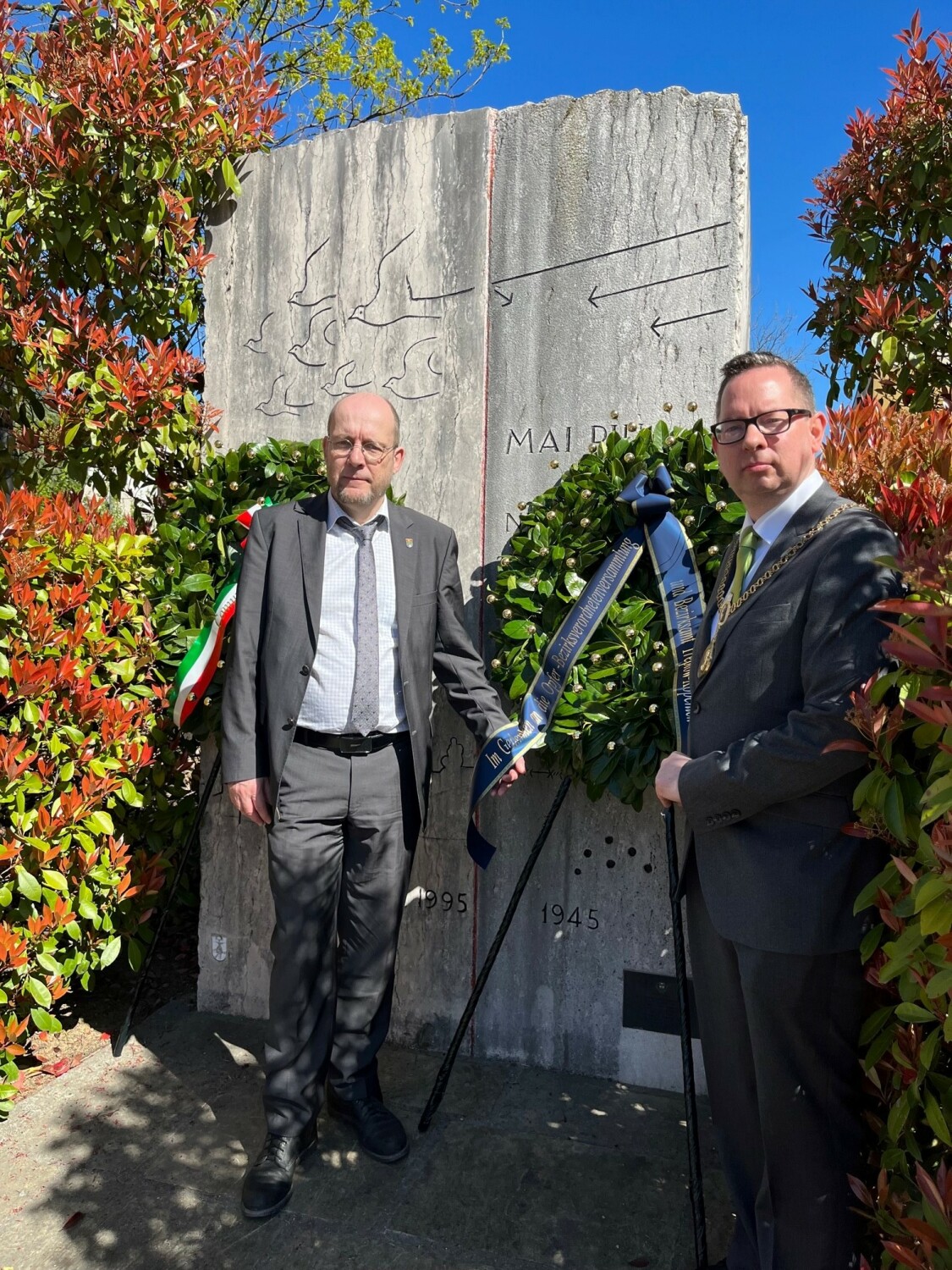 Herr Groos und Herr Igel bei der Gedenkveranstaltung in Albinea