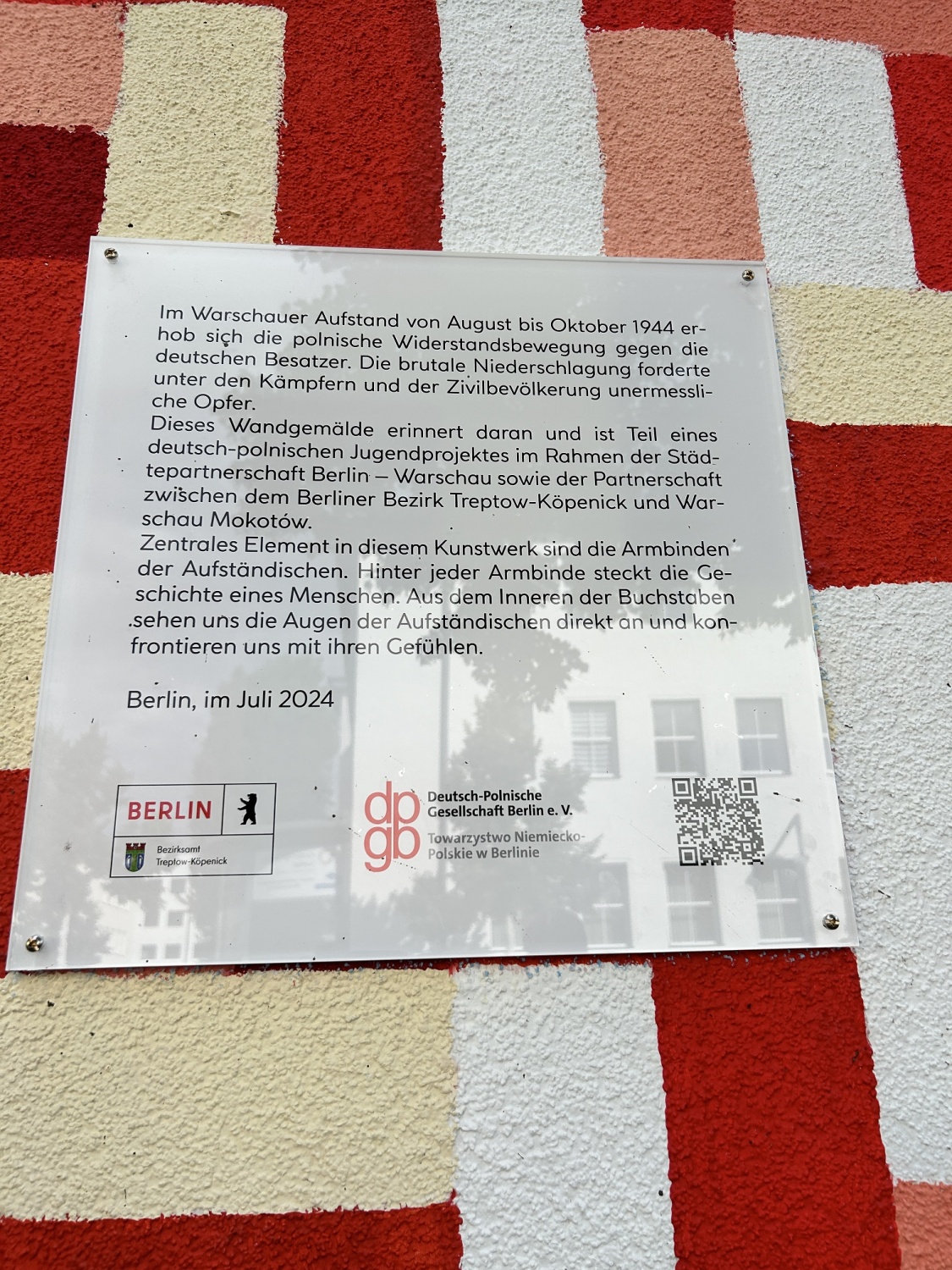 Wandbild zum Gedenken an den Warschauer Aufstand - Erklärtafel
