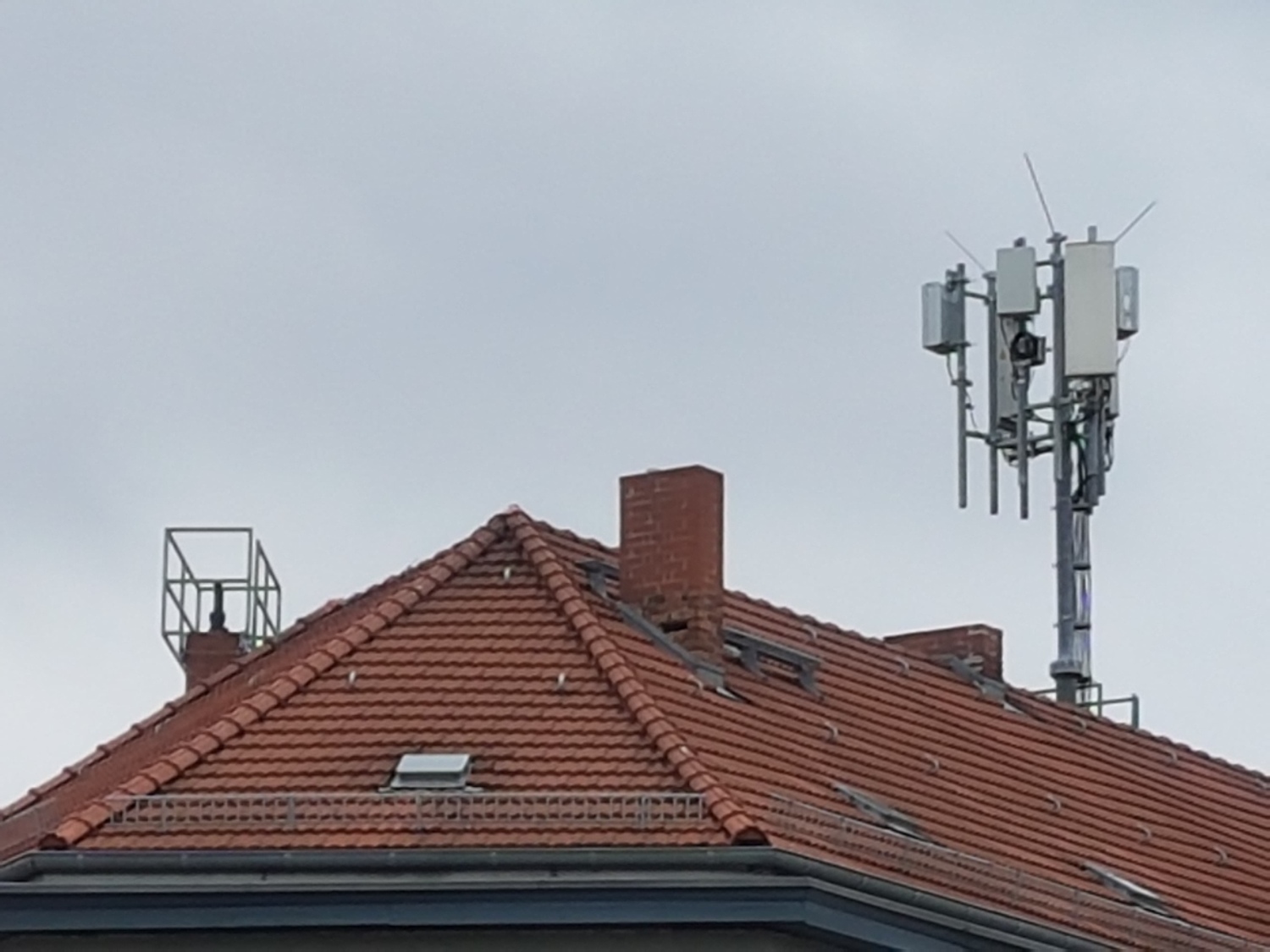 Mobilfunkantenne auf Dach in Berlin Mitte