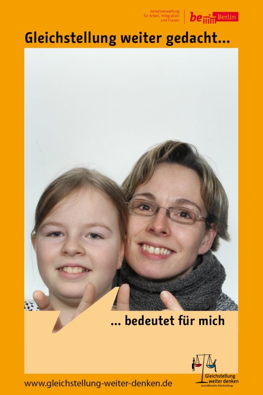 Mutter und Tochter im Fotoboxrahmen 