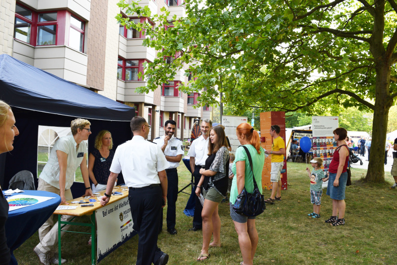 Viele Gäste am Stand des Diversity Büros