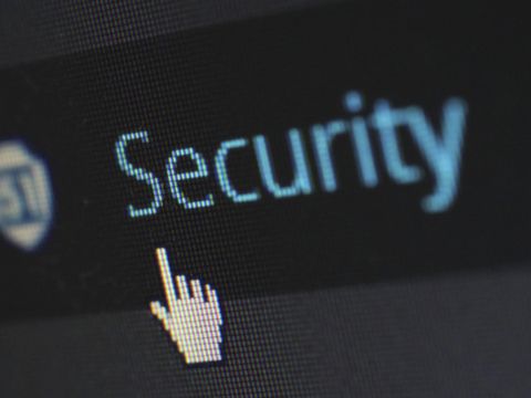 Mauszeiger zeigt auf das Wort Security