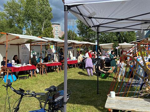 Nachbarschaftsfest mit vielen Ständen auf dem Otto-Rosenberg-Platz