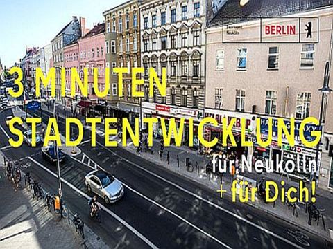 Startbild des Stadtentwicklungsamts Neukölln Jahresrückblicks: Straßenflucht Karl-Marx-Straße mit Häuserversaden und Autoverkehr, Aufschrift: 3 Minuten Stadtentwicklung für Neukölln und für Dich!