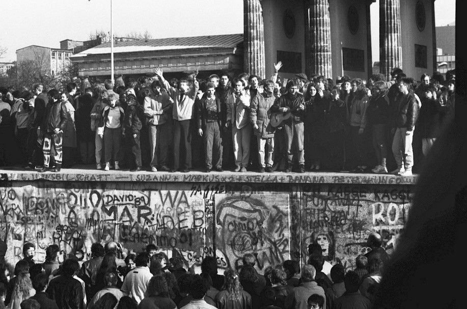 Szenen nach der Maueröffnung am Brandenburger Tor