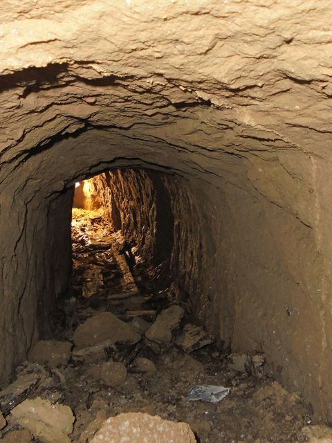 Bildvergrößerung: Blick in das Innere des Fluchttunnels in der Bernauer Straße