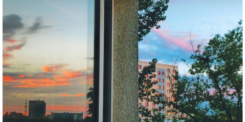 Abendblick aus einem Fenster auf die Poelchaustraße