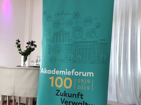 Aufsteller Akademieforum100