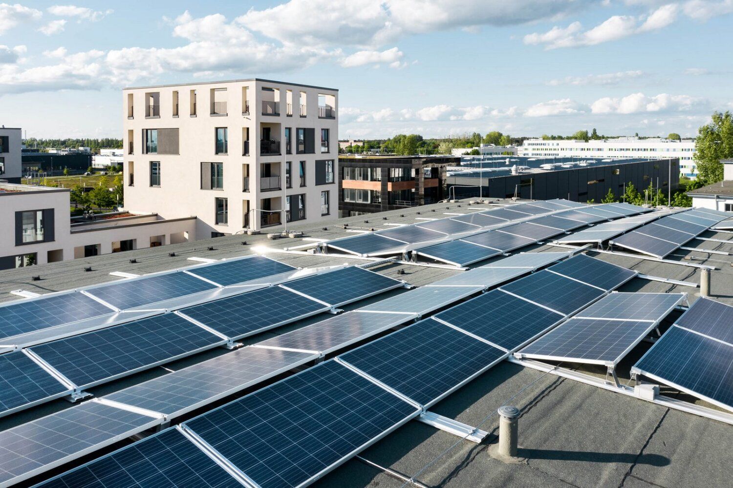 Solaranlage auf dem Dach des Jugenamts Trepow-Köpenick