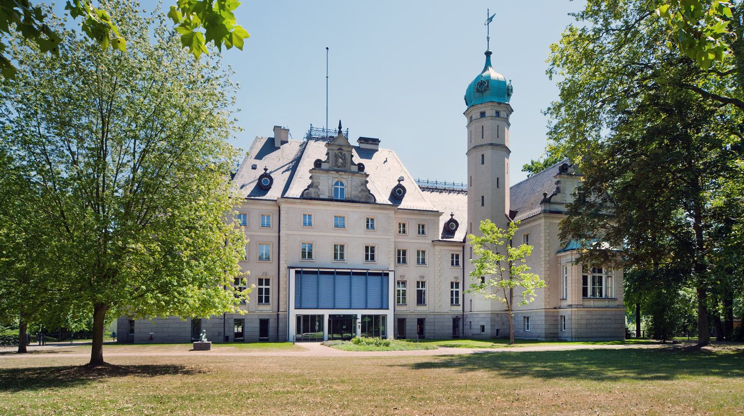 Jagdschloss Glienicke, Neuer Haupteingang von Max Taut, Gartenseite