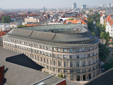 Badensche Straße mit Nordstern-Gebäude 2006