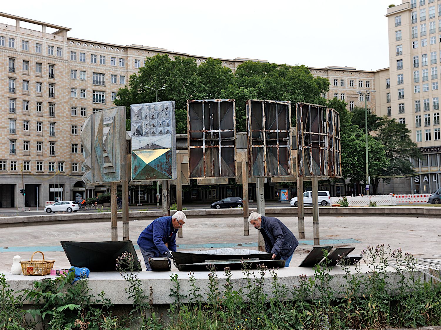 Abbau des Kunstwerks Schwebender Ring am Strausberger Platz