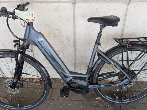 anthrazit farbenes E-Bike