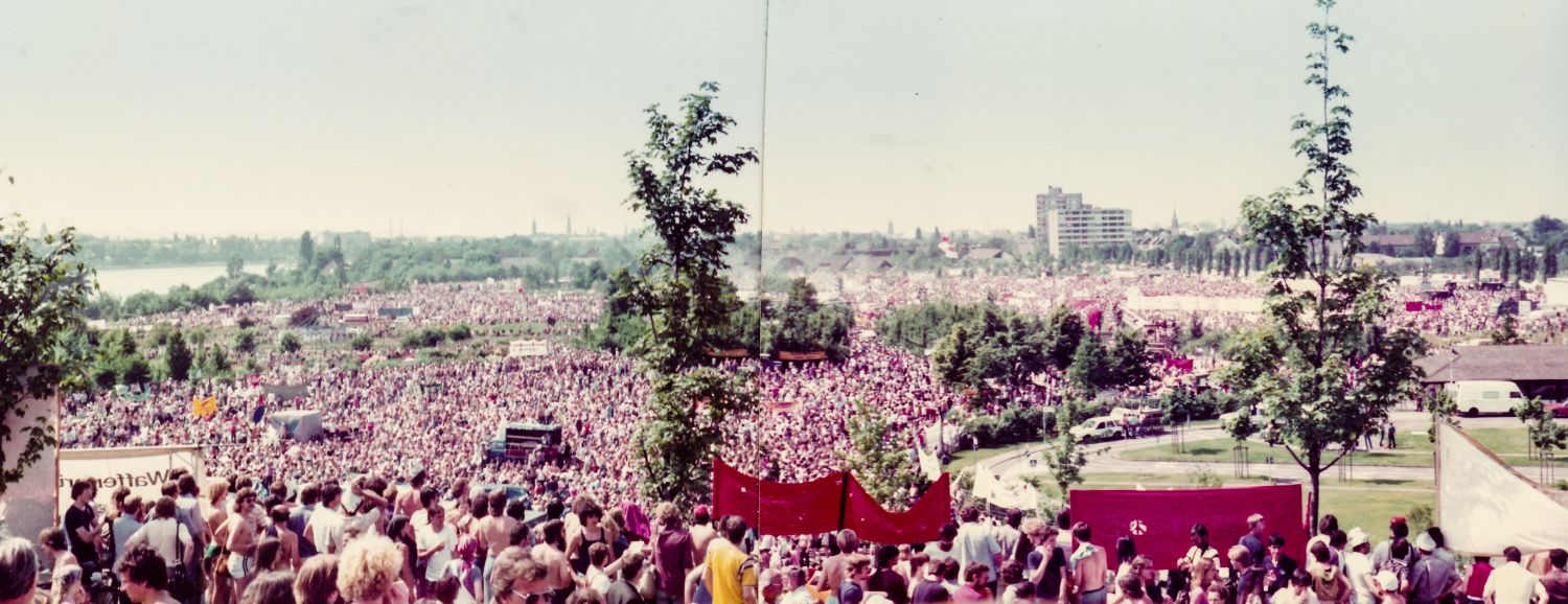 In demokratischen Staaten möglich: Friedensdemonstration am Bonner Rheinufer anlässlich des NATO-Doppelbeschlusses, 10. Juni 1982