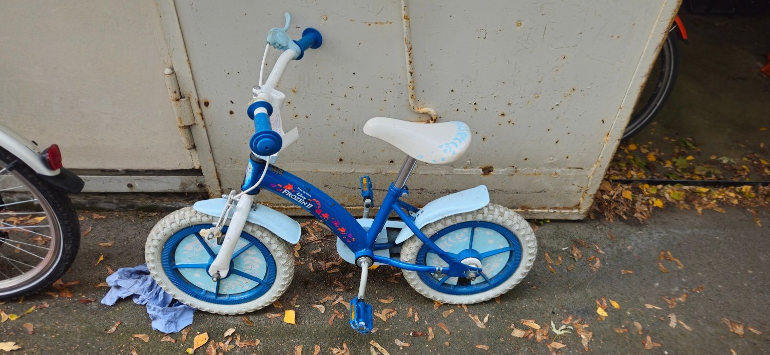 Blaues Kinderfahrrad