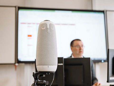 Hybrid-Kurs mit Tjard Ross - Ausstattung mit 360-Grad-Konferenzkamera