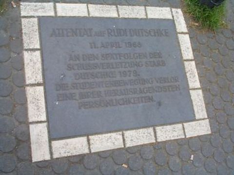 Kurfürstendamm 140 - Gedenktafel für Rudi Dutschke