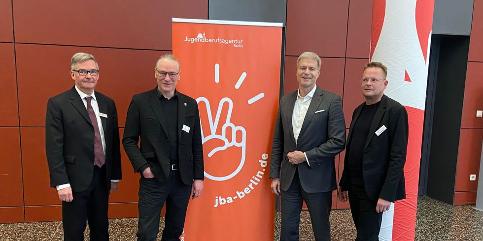 Oliver Nöll, Stephan Felisiak und weitere Akteure bei der Jugendkonferenz