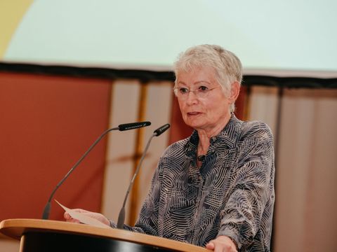 Bildvergrößerung: Dankesrede der Preisträgerin Prof. Dr. Heide Pfarr