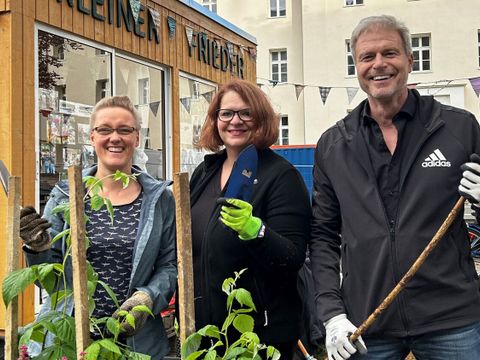 Mitarbeiter des Bezirksamtes und des Jobcenters bei den Freiwilligentagen.