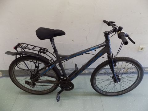 Schwarz-blaues Fahrrad