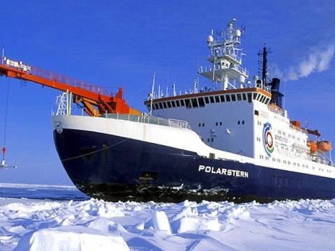 Das Forschungsschiff "Polarstern" im ewigen Eis