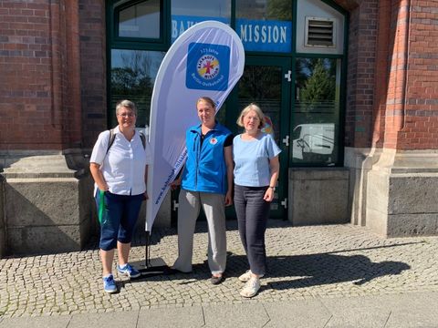 Monika Herrmann besucht Bahnhofsmission am Ostbahnhof