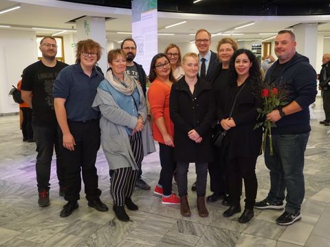 Ebru Schäfer, Ivonne Ulrich, Basel Bnayat, Alex Schäfer, Marcel Linke, Valerie Kyrylov, Britta Maniurka, Silke Fischer, Karo Dereje und Katja Lange mit Bezirksstadtrat Carsten Spallek