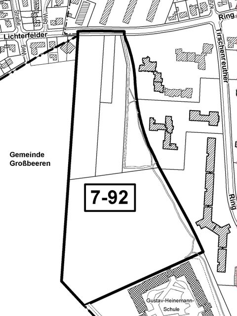Bildvergrößerung: Ein Ausschnitt einer Karte; in der Mitte ist ein fett markierter Bereich mit der Bezeichnung "7-92". Um den Bereich herum sind links die Gemeinde Großbeeren, darüber der Lichterfelder Ring, rechts der Tirschenreuther Ring und darunter die Gustav-Heinemann-Schule.
