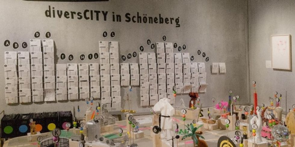 Blick in die Ausstellung "Welcome to diversCITY! Queer in Schöneberg und anderswo"