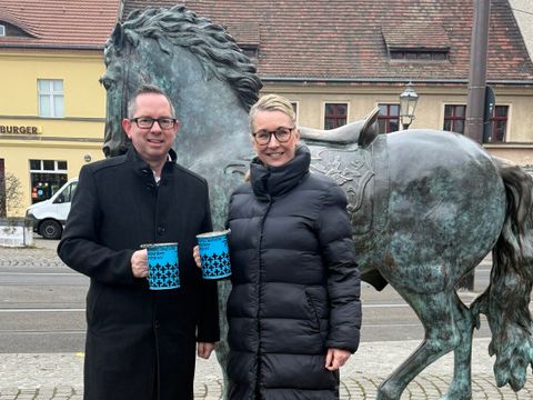 Oliver Igel und Claudia Gaudlitz sammeln für Volksbund Deutsche Kriegsgräberfürsorge e.V. 