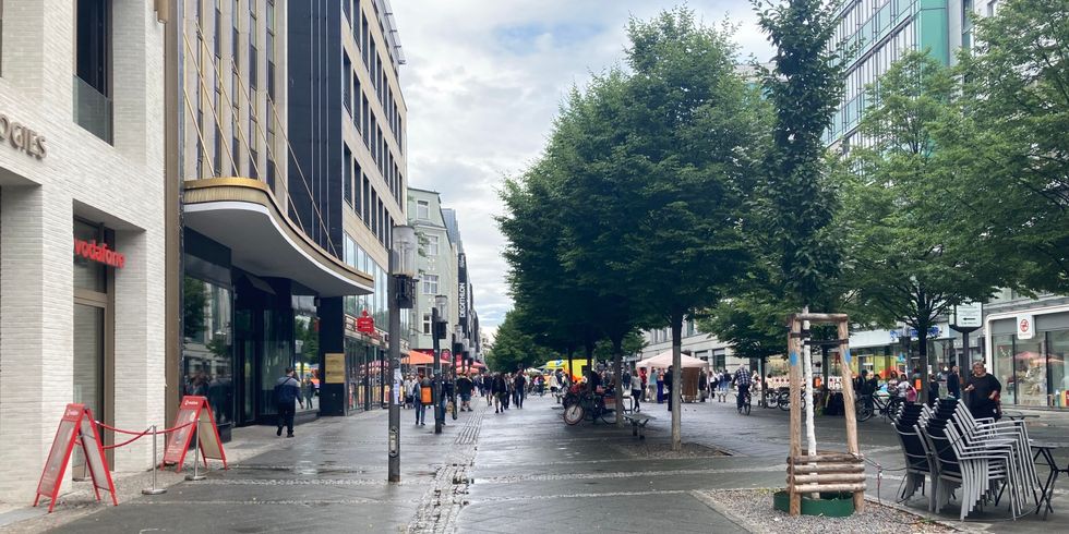 Hier findet die Verleihung statt: Fußgängerzone Wilmersdorfer Straße. 