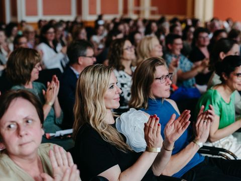 Bildvergrößerung: Mirjam Golm (MdA), Aldona Maria Niemczyk (MdA), Lisa Knack (MdA), Bahar Haghanipour (MdB) (v.l.n.r.)