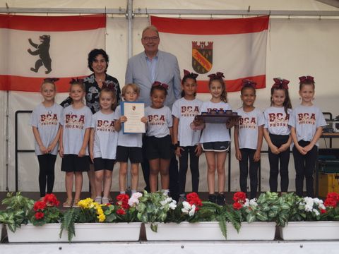 Bildvergrößerung: 1472-2-meisterehrung-cheerleading-mannschaft-des-polizeisportvereines-erhaelt-bronze-fuer-die-berliner-meisterschaft-der-minis.jpg