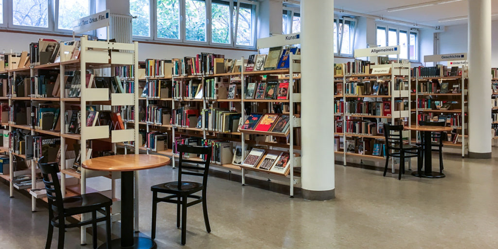 Blick in die Dietrich-Bonhoeffer-Bibliothek. 