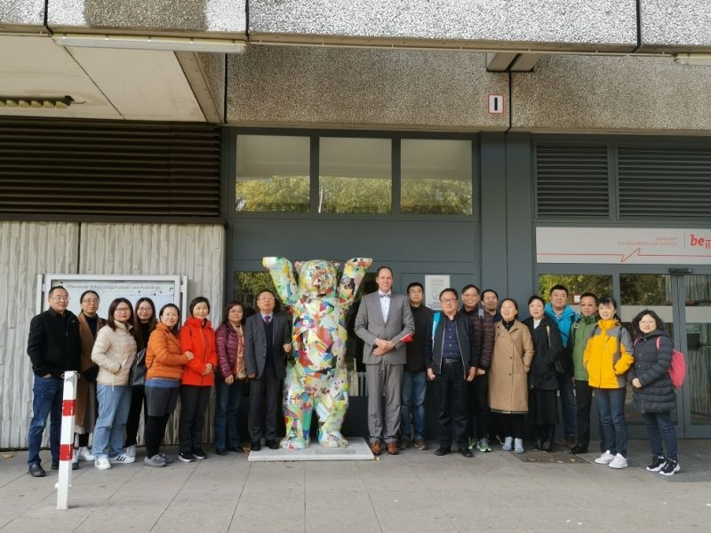 Bildvergrößerung: chinesiche Delegation im Lageso