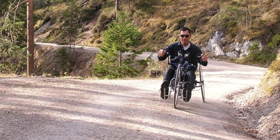 Handbiker auf der Alpenstraße