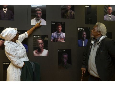 Biografien-Raum in der Ausstellung zurückgeschaut im Museum Treptow 