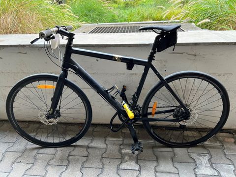 Schwarzes Herrenfahrrad